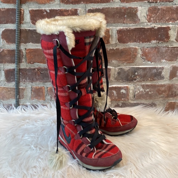 Nike Shoes - Nike Hi3 Plaid Winter Snow Boots, Size 5